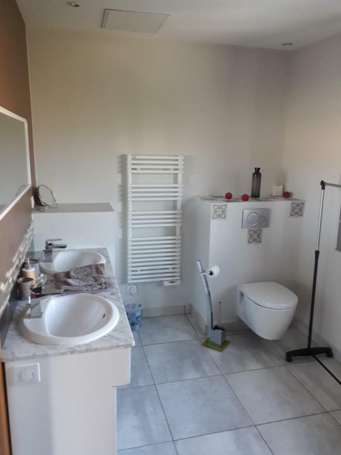 Guest House Domaine Des Grouilleres Saint-Clair-du-Rhone Exterior foto